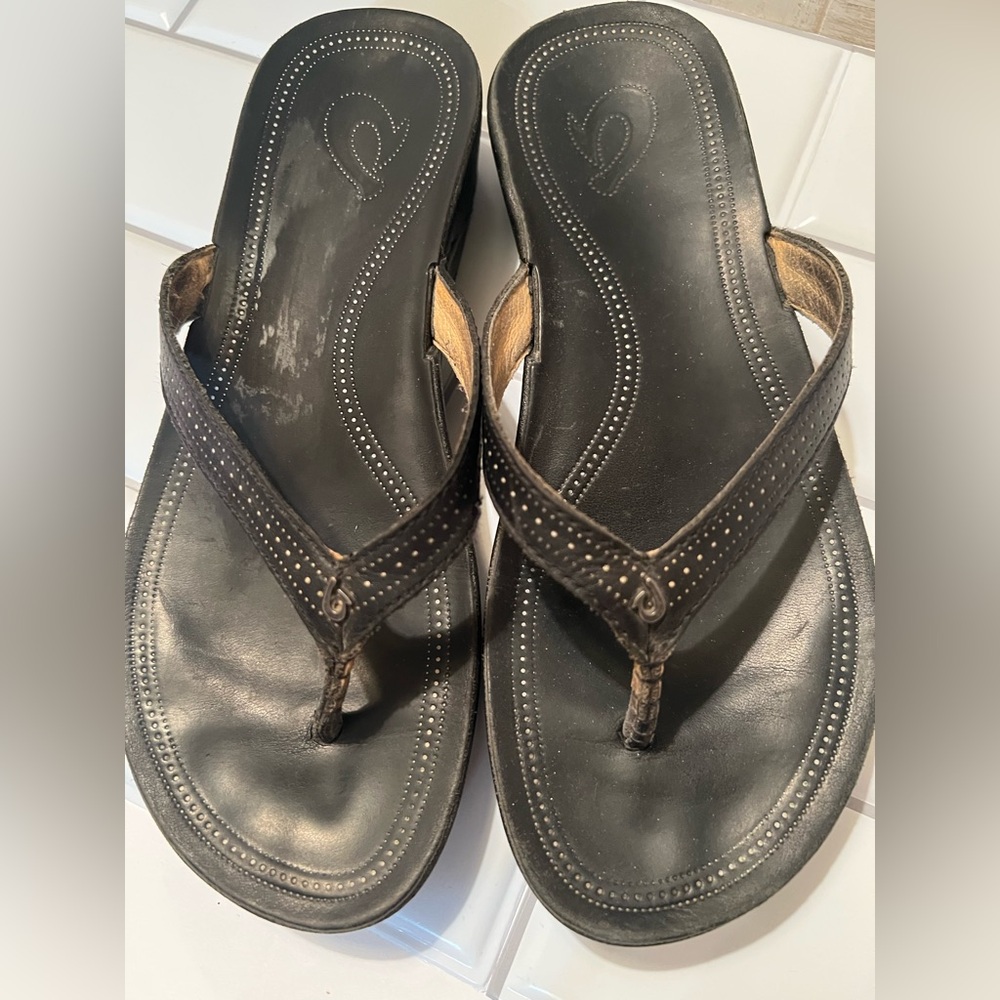 OluKai Black Sandals with Leather Y-Strap